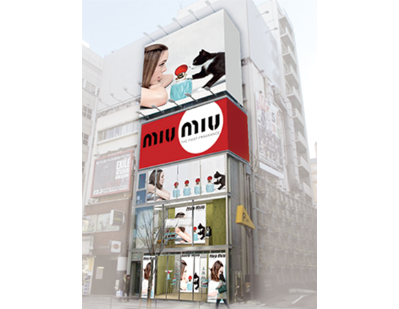 スナップ ミュウミュウ が初のフレグランス発売に際し 表参道にポップアップストアをオープン 7月にはローンチパーティーを開催 Wwd Japan Com